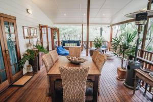 Little Cove Family Beach House (Pet Friendly)