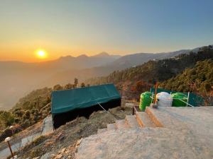 Surkanda Kanatal View Camps - Affordable Camping in Kanatal