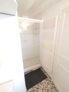 Grand studio proche Paris avec terrasse