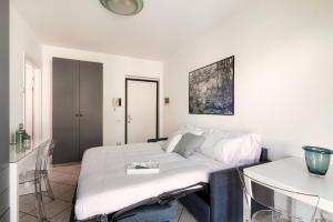 Tiny Blue - by MyHomeInComo