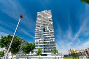 Apartment with Panoramic View of Milan and public free parking lot