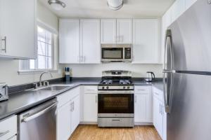 Foster City 2BR w Gym Pool Spa WD nr VISA SFO-1017