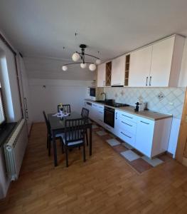 Belgrade: Cozy and spacious 3-room Apt. (93m2)