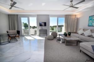 Exquisite and Modern villa near beach with Heated pool!