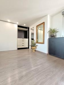 Spacious Studio by the University