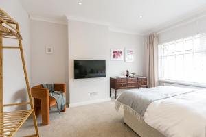Spacious 4 bedroom home - sleeps 8