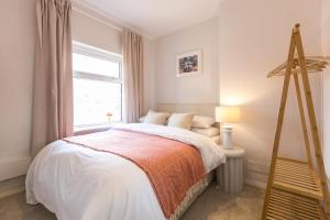 Spacious 4 bedroom home - sleeps 8