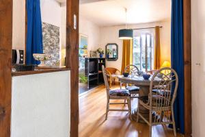 Pieds dans leau à Plage des Dames