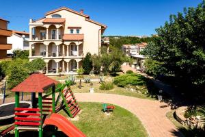 Apartment in Lopar with Balcony, Air condition, WIFI (4738-1)