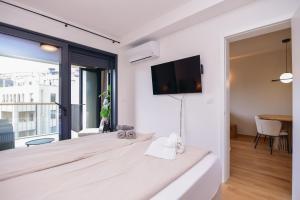 Beachfront apartment with private garage and amazing balcony with seaview