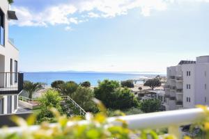 Beachfront apartment with private garage and amazing balcony with seaview