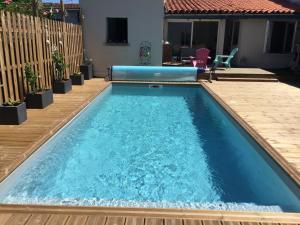 Maisons de vacances Maison pour 6 pers avec piscine a Bordeaux : Maison 2 Chambres