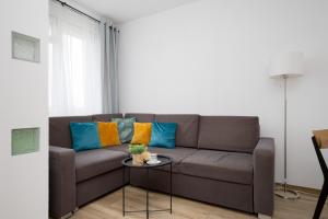 Modern Apartment near Airport Warsaw Włochy by Renters