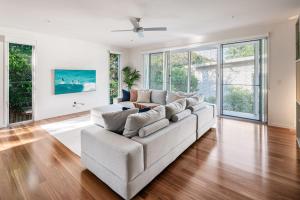 Headlands Hideaway - Pet Friendly Home at Moffs