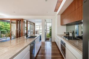 Headlands Hideaway - Pet Friendly Home at Moffs