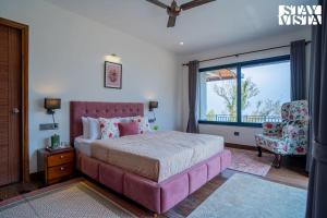 StayVista at Summerfield Manor with Lawn & Valley View