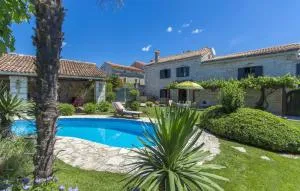 Beautiful Villa Captain Morgan with pool in Kanfan - Mrgani