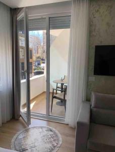 Luxury Apartment in Tirana Centre with Balcony and Kitchen