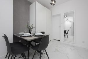 Elegant Apartment Muranów Ideal for Remote Work by Renters