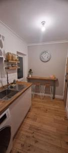 3 Bed Home sleeps 6 in Heart of Cardiff Free Parking