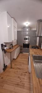 3 Bed Home sleeps 6 in Heart of Cardiff Free Parking