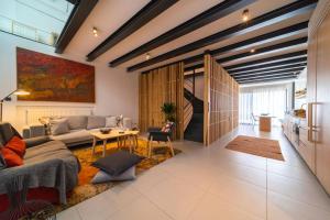 The HostMaster Gazi La Grande Maison - Apartamenty, Ateny