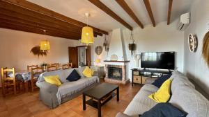 Villa Málaga con Piscina Vallada, Barbacoa y hermosas vistas by AndaraHolidays