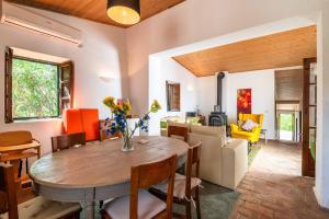 Villa Eiras Altas Grande by Portucasa