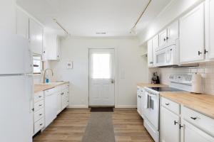 The Cochlin Cottage, AC, Fenced Backyard, Fire pit