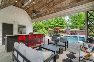 Pool Outdoor TV Fire Pit Game Room - Memphis