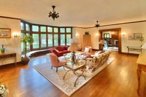 Luxurious Mansion for Large Groups