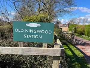 Old Ningwood Station