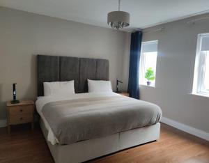 Blacklion prime location apartment