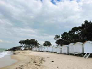 Maisons de vacances L Atelier de Dimitri a 500m de la Plage : photos des chambres