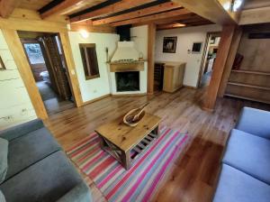 Cabaña rodeada de bosque nativo para 12 c parrilla