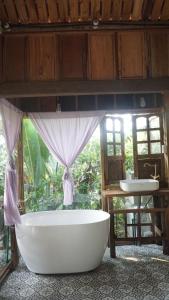 Phòng Giường Đôi Nhìn Ra Vườn (Double Room with Garden View)