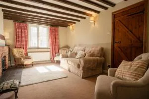 Well decorated & traditional cottage on Wales England border - sleeps 7 - Gresford
