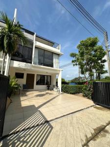 Happy House in Laguna Park