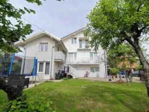 Podinario - 索科矿泉村