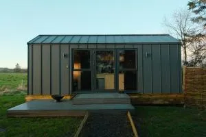 The Crossings Inn, Eco-friendly cabin in the Cumbrian countryside with heating and hot water - Langholm