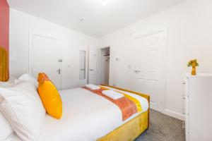 NEW! Stylish 5-Bed Apartment in Stockton-on-tees by Stay With Us, Perfect for Contractors & Large Groups, FREE Parking!