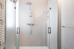 GuestHost - Garnopea Modern & Stylish Apartment with Balcony