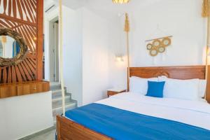 La Scala Luxury Villa Nana Mouskouri