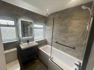 2 Bed Flat near Heathrow Airport & Elizabeth Line