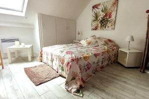 Le Cocon rouge - studio en plein centre historique - 3hvězdičkové hotely ve městě Lamballe