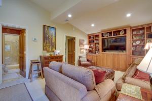 Cozy Abode with Yard about 1 Mi to Dtwn Summerville