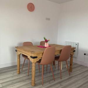 Casa Rosa Rural home Walk home includes steep hill and dark country road so car recommended