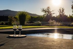 Year-Round Heated Pool - Hot Tub - Fire Pit - Lawn