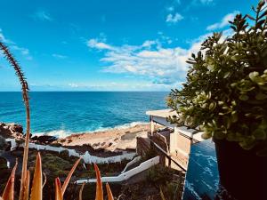 Un Mar Azul que Brilla