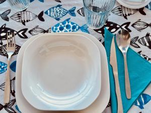 Un Mar Azul que Brilla